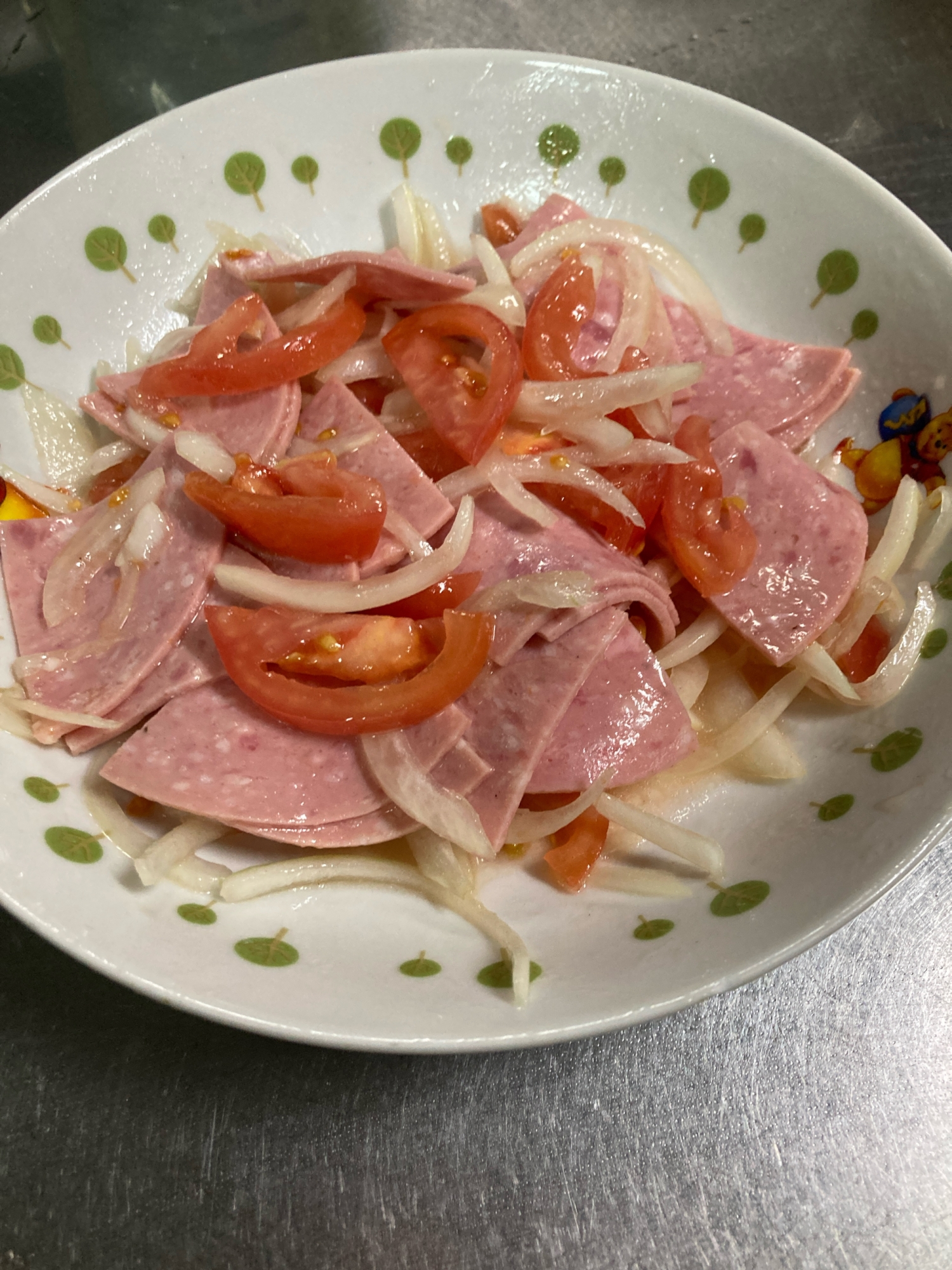 ビアソーセージとトマトのマリネ