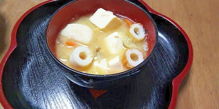 豆腐とちくわの味噌汁