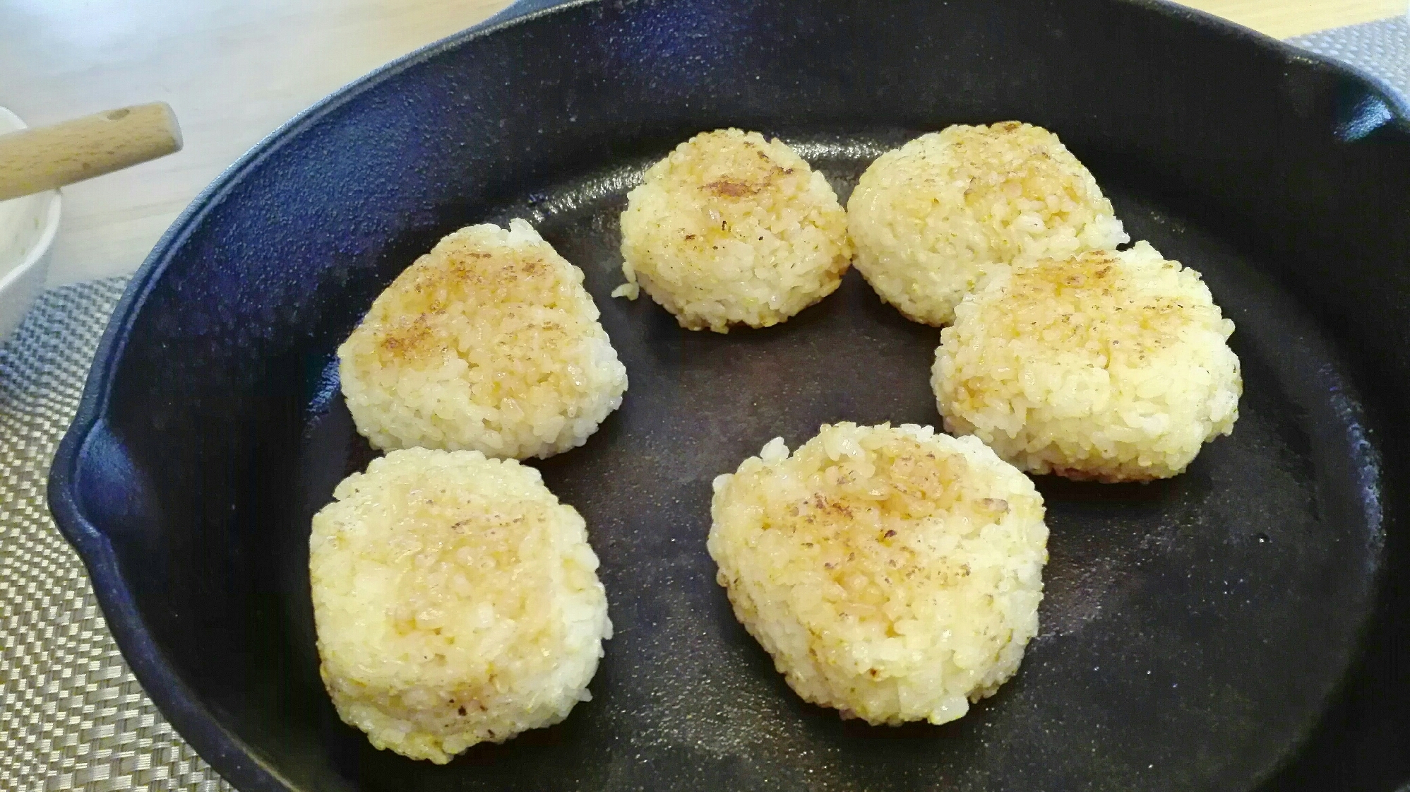 スキレットで♥シンプル焼きおにぎり