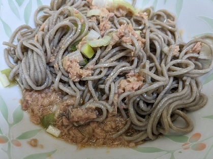 お蕎麦が食べたいけどタンパク質も摂りたい、ツナ蕎麦なんてメニューがあったんですね(^^)美味しいですლ(´ڡ`ლ)