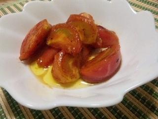 焼いたトマト大好きです♪シンプルにオリーブオイルとお塩だけ、トマトの甘みが出て最高に美味しいですね)^o^(