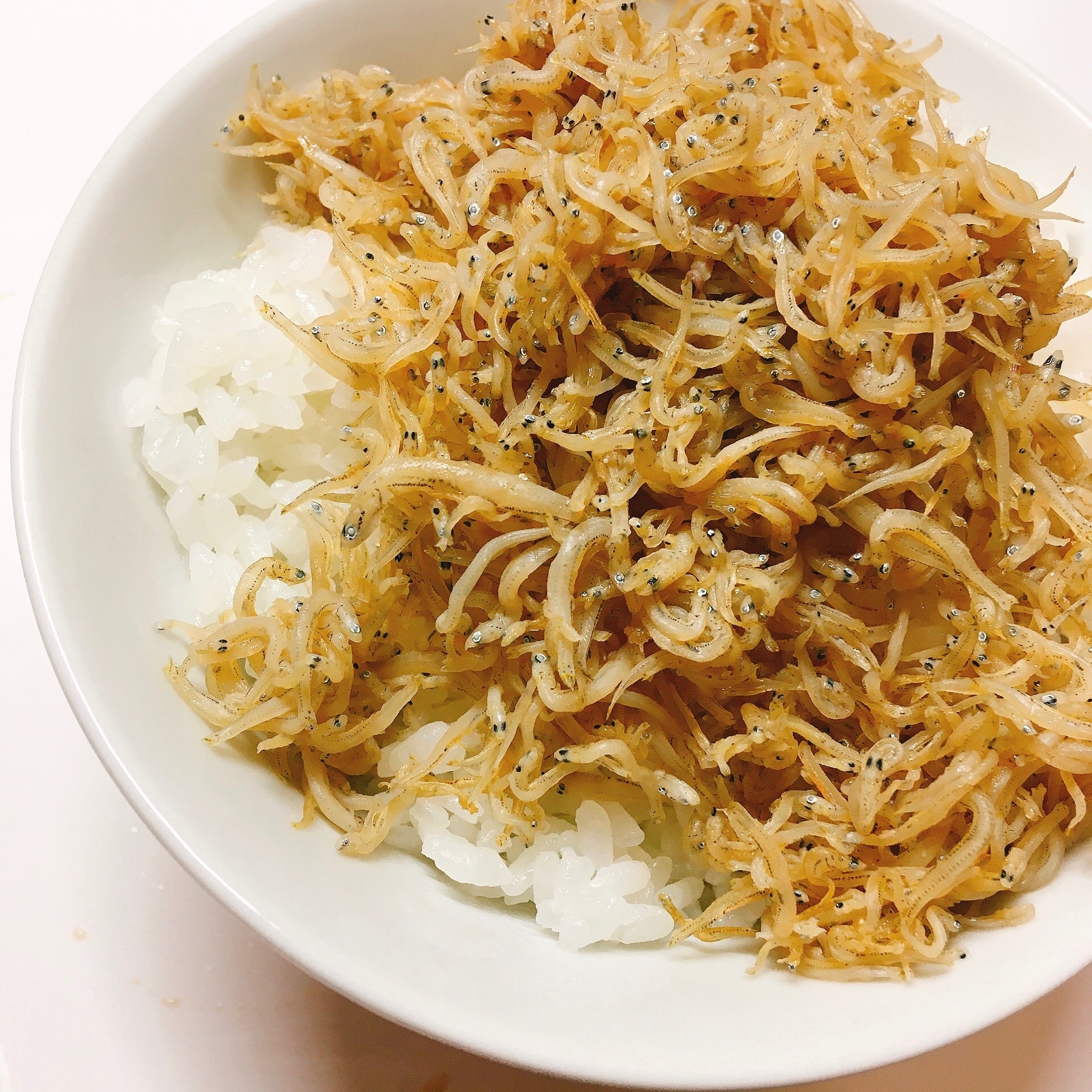 材料は2つ ご飯 簡単美味しいちりめんじゃこ丼 レシピ 作り方 By 麦茶 自炊大学生 楽天レシピ