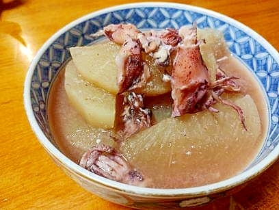 大根と　べいかの　煮物