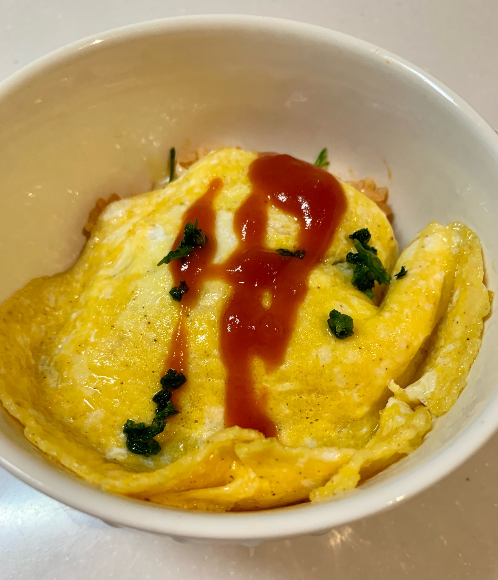 トマトミックスソースで　チーズ入りオムライス丼