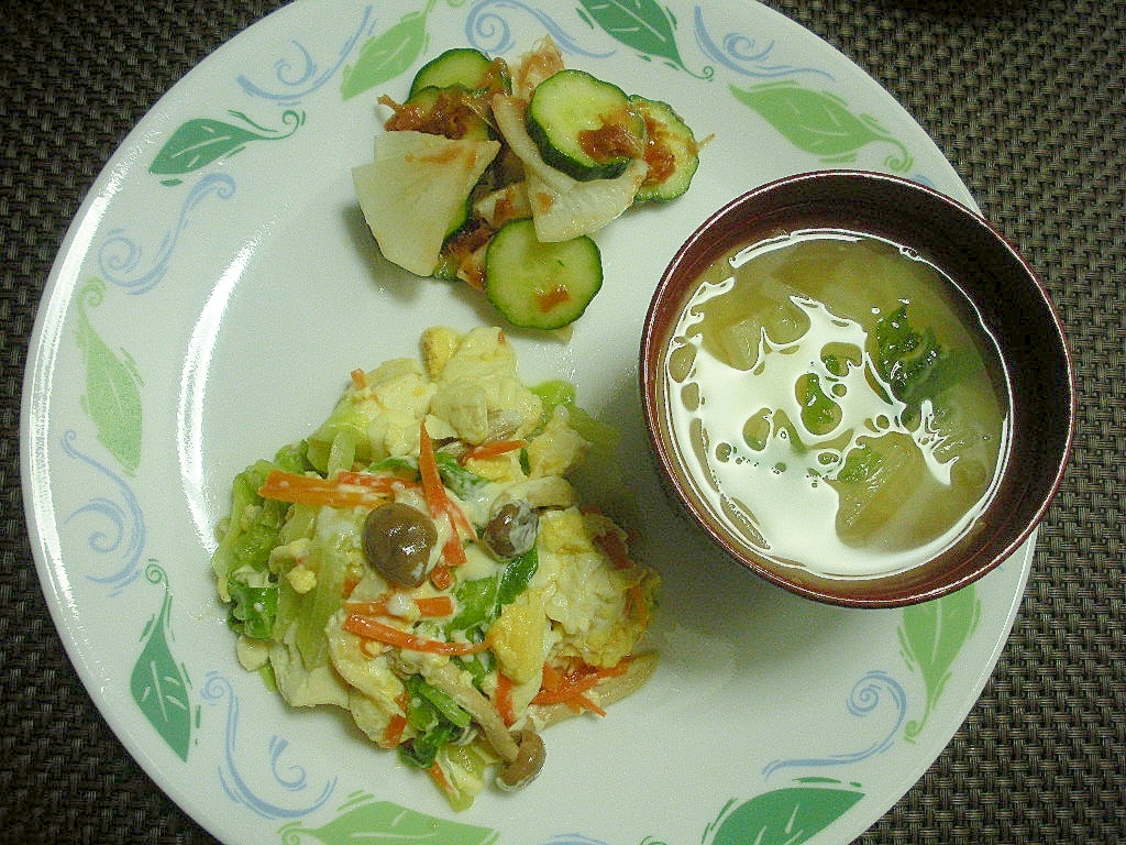 白菜と大葉みそ汁ときゅうり梅和え＆豆腐チャンプルー