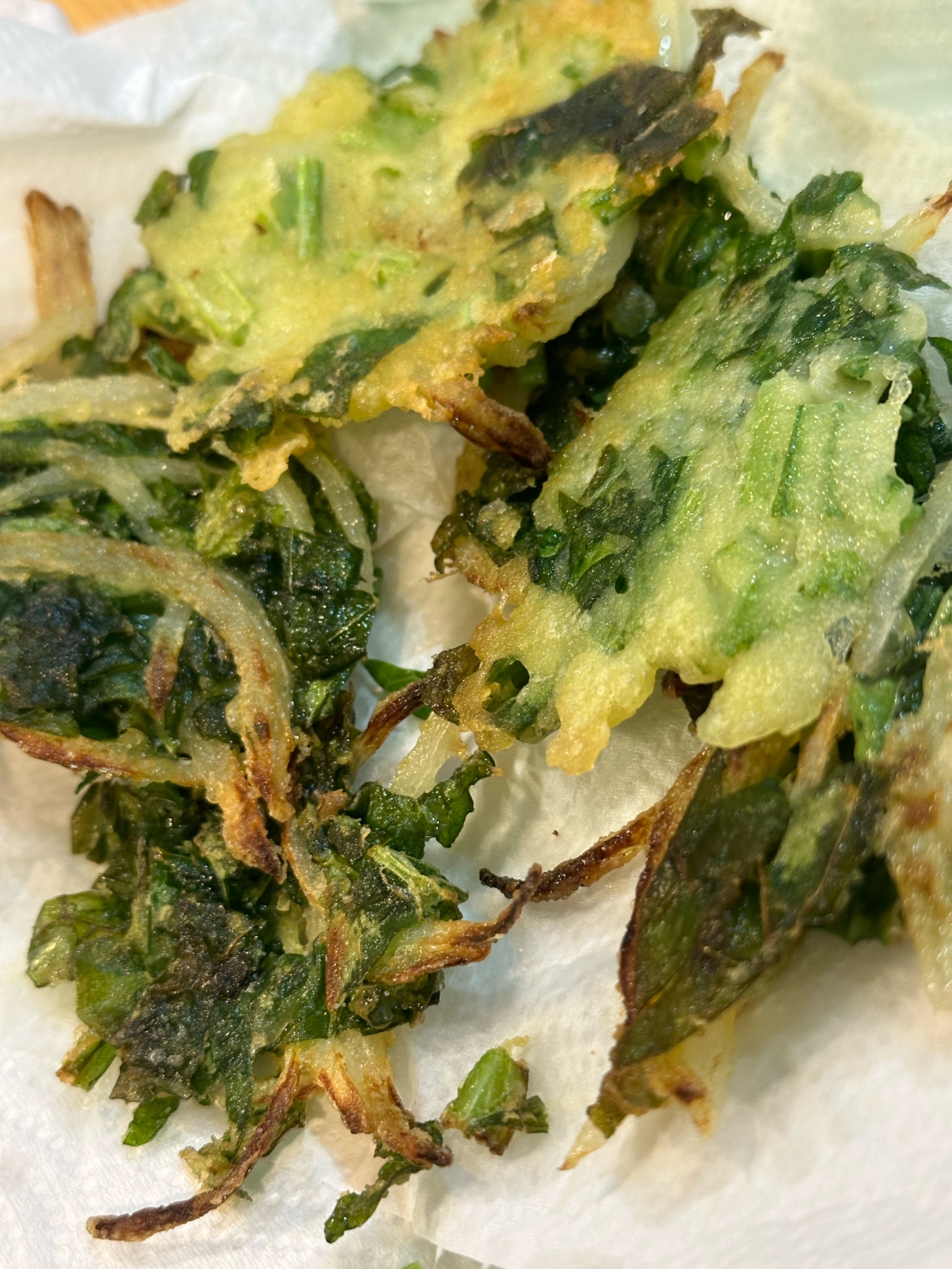 カブの葉っぱと玉ねぎのかき揚げ