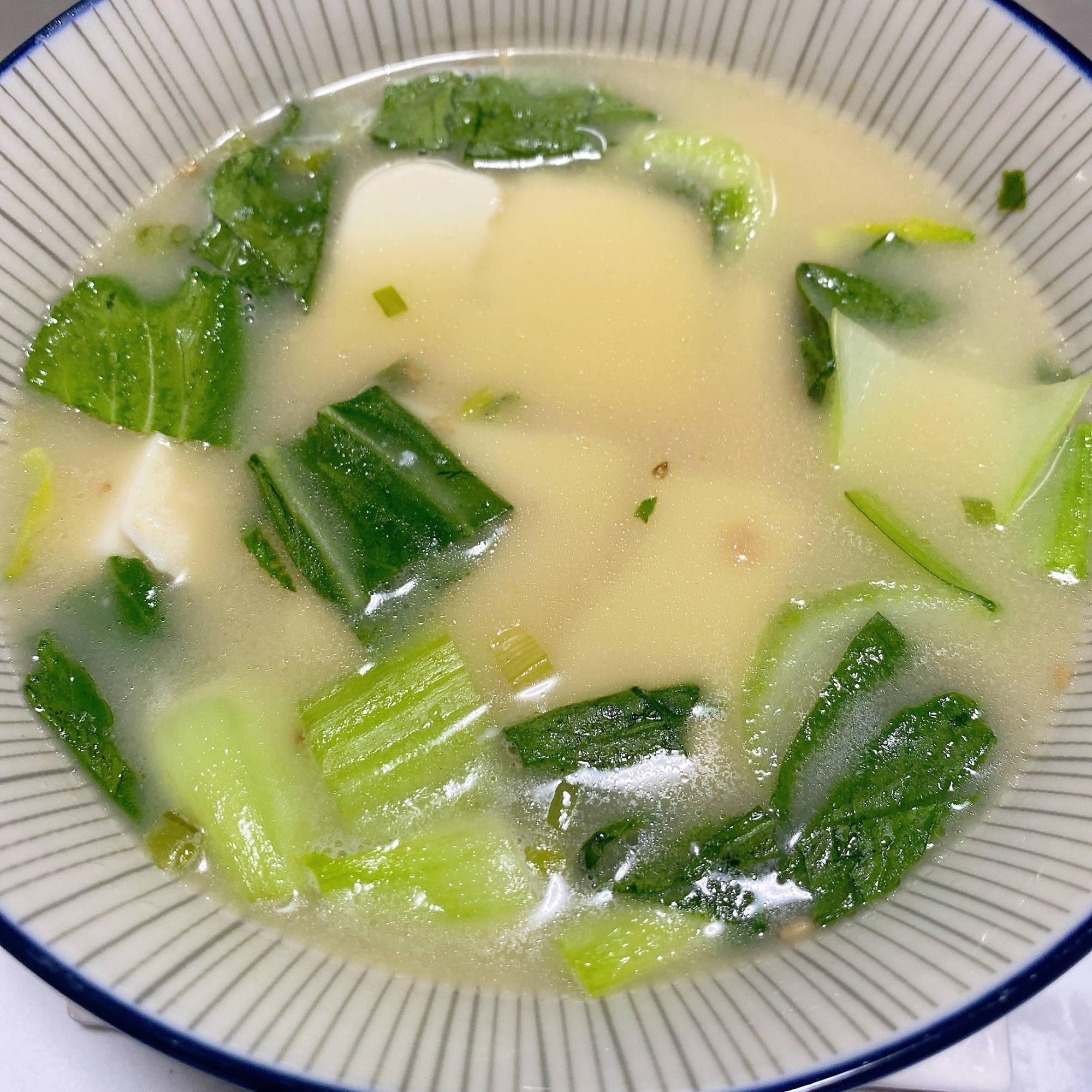 とんこつラーメンで簡単☆チンゲンサイと豆腐のスープ