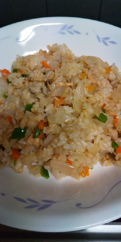 ニンニクも入っていて美味しかったです！人参とピーマンとキノコも入れて具沢山にしてみました^_^