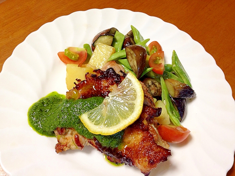 チキンと夏野菜のソテー〜サルサヴェルデ添え〜