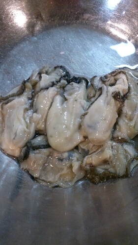 牡蠣を頂いたので下処理しました！しっかり臭みとりになりプリっとしますね！ 牡蠣鍋にしてとても美味しかったです(*≧∀≦*)