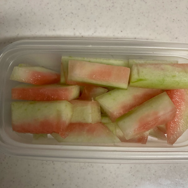 食べ終わったスイカの皮で 子供が大好きな浅漬け レシピ 作り方 By とむ様 楽天レシピ 食べ終わったスイカの皮で 子供が大好きな浅漬け レシピ 作り方 By とむ様 楽天レシピ