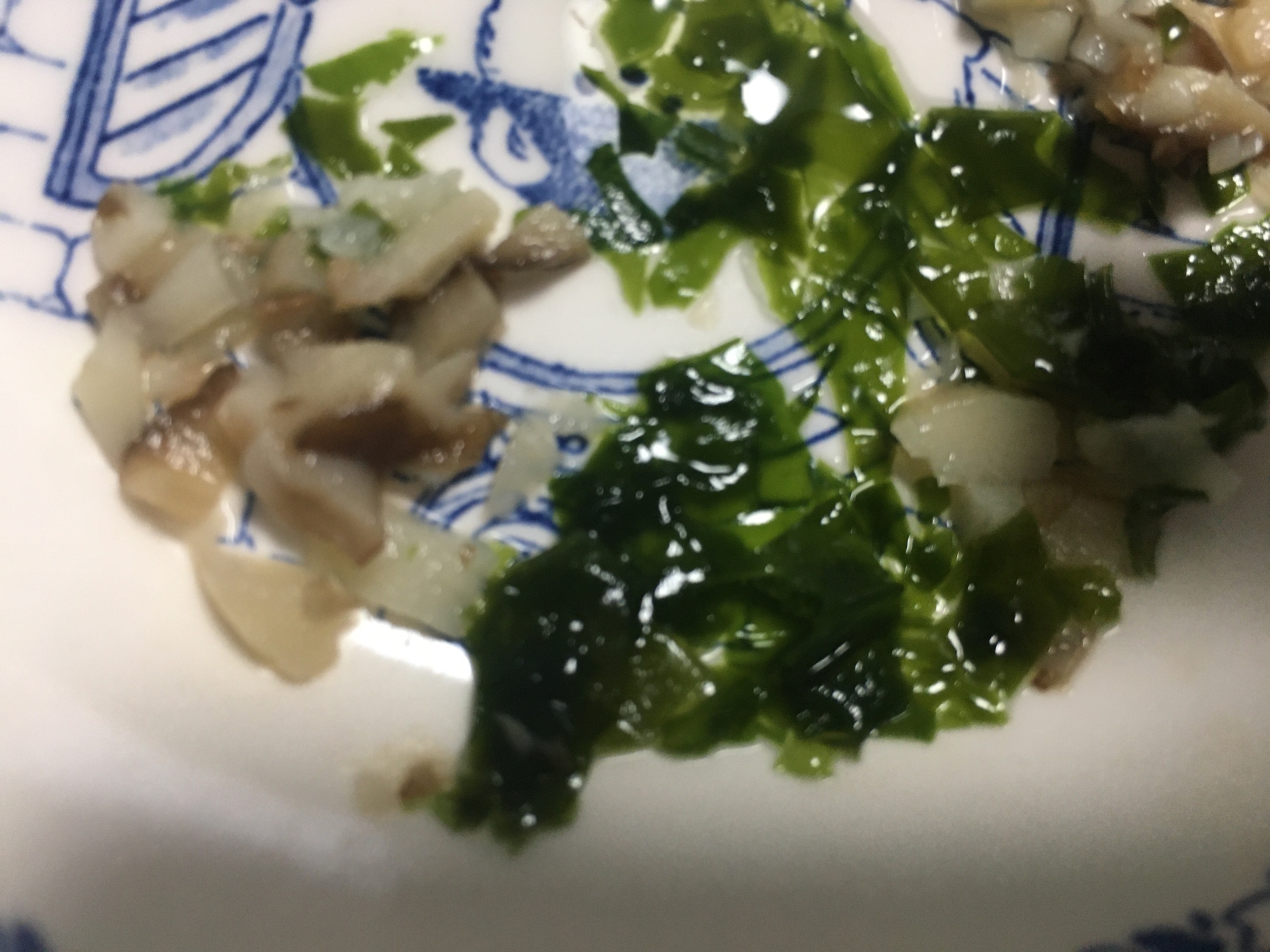 ⁑離乳食カミカミ期⁑しめじとワカメの昆布出汁煮