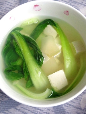 チンゲン菜と豆腐のザーサイスープ（油菜豆腐榨菜湯）