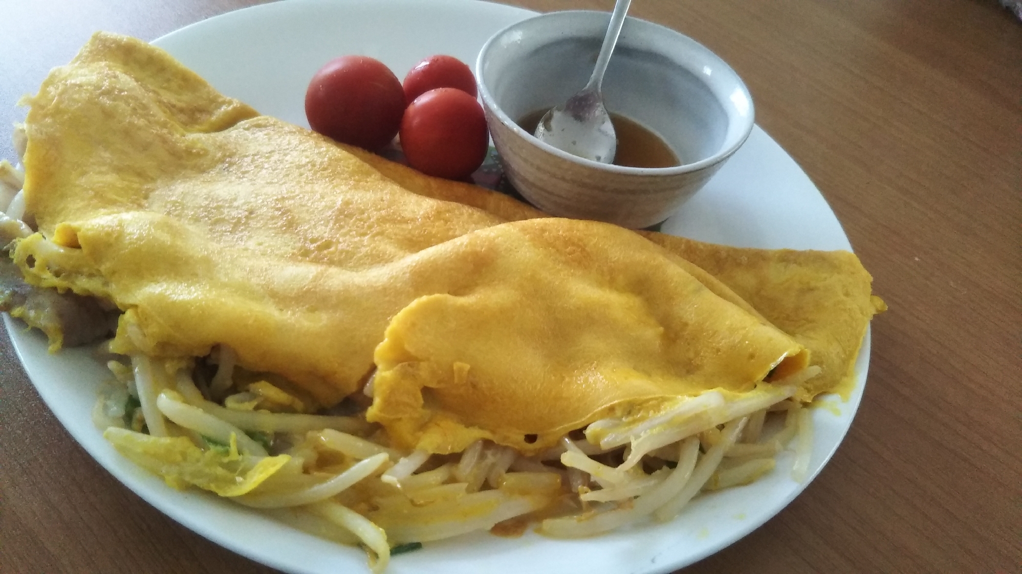 ベトナム屋台の定番!もやしと豚肉のバインセオ風