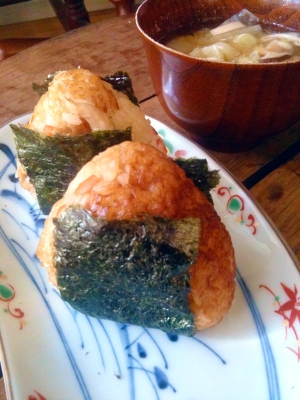 炊き込みご飯の残りで焼きおにぎり