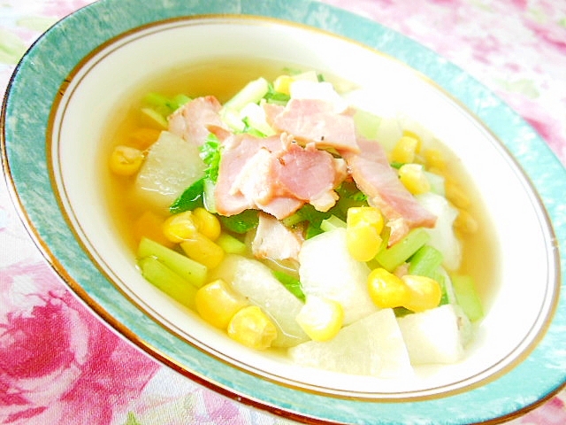ビーフコンソメde❤冬瓜と小松菜とベーコンのスープ