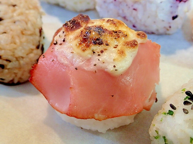 ＣＯで　とろけるハム巻き焼きおにぎり