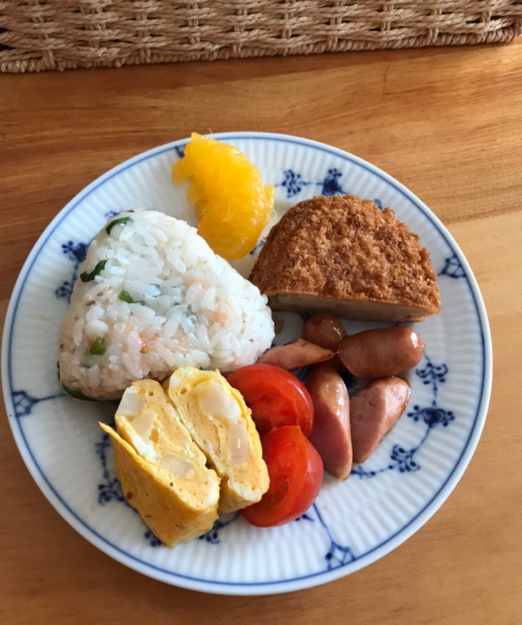 ほうれん草とタラコのおむすびの朝ごはんプレート