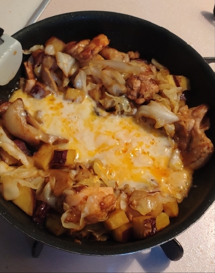 無水鍋 de チーズの滝タッカルビ《치즈 닭갈비》