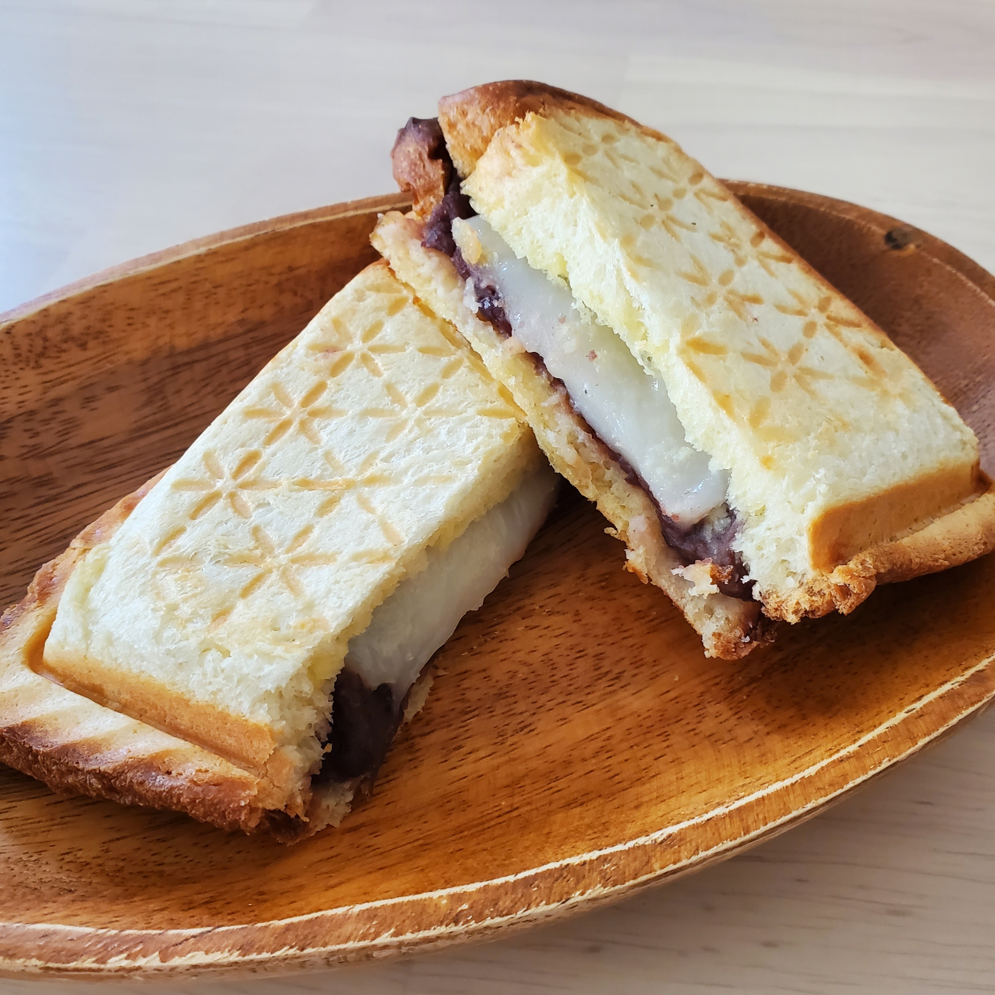 ボリューム満点！おもち入り小倉ホットサンド