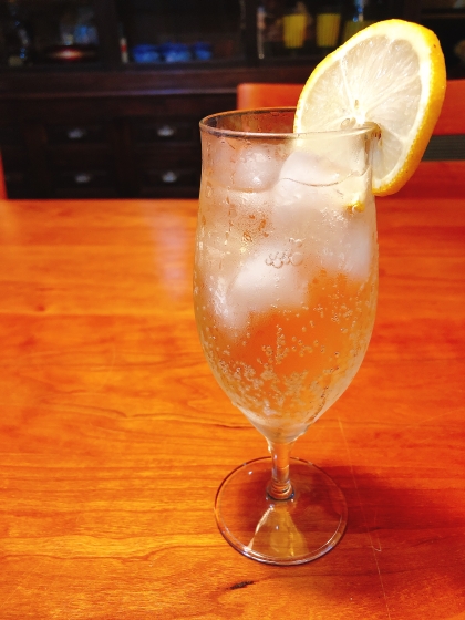 飾りはレモンになりましたがオーガニックライム果汁を入れて作ってみました(˙˘˙̀ ✰
これからの季節にピッタリの、飲みやすくて美味しいカクテルでした♡