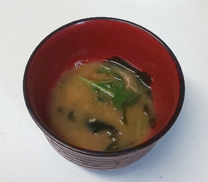 大根葉収穫してきていたので、夕飯にわかめとお味噌汁にしました☘️とてもおいしかったです☺️
素敵なレシピありがとうございます(*´∇｀)ﾉ
