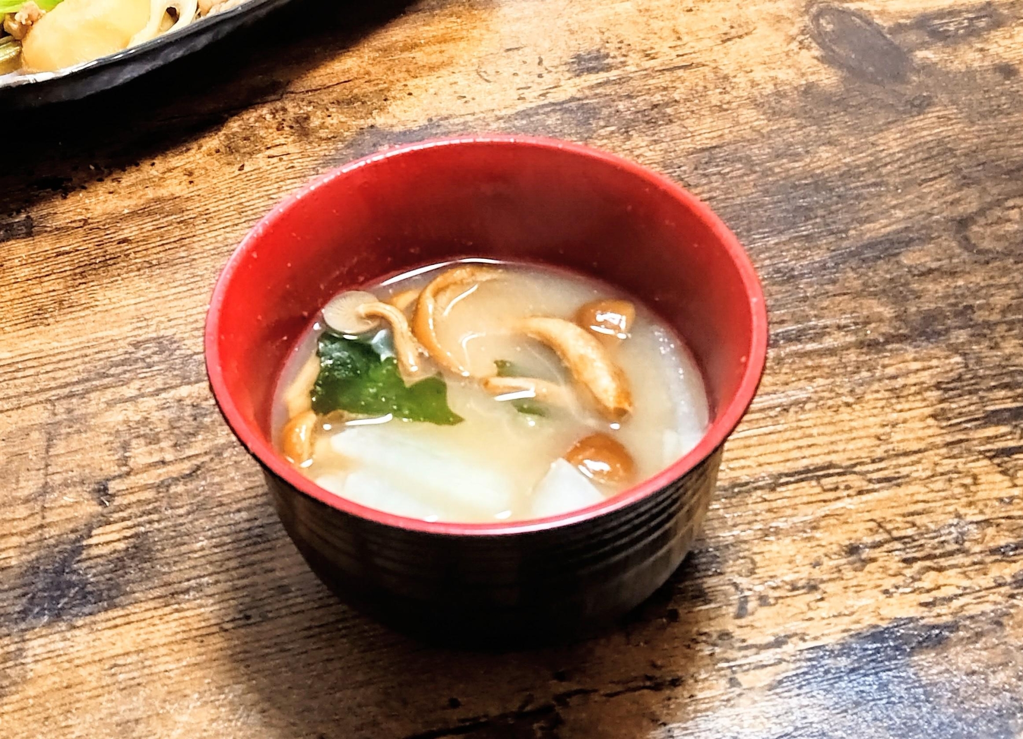 なめこ・わかめ・大根の味噌汁