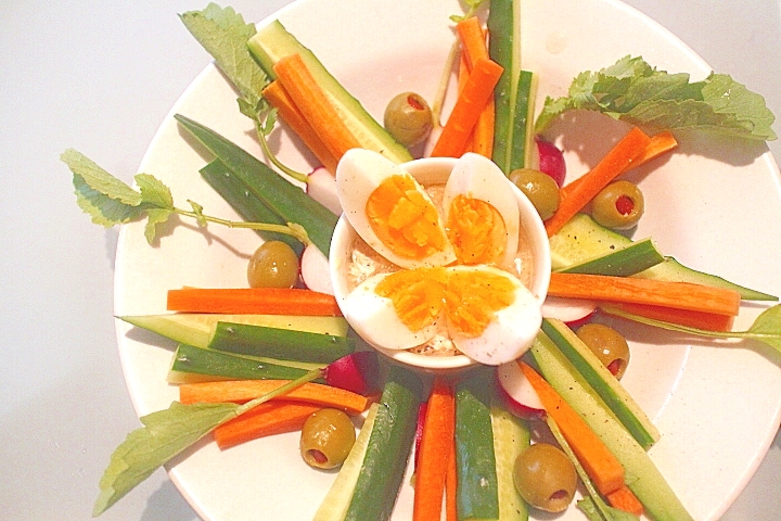 いろいろ野菜のツナカレー風味のディップサラダ