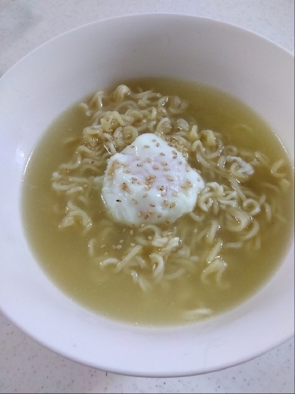 日清のラーメン屋さん☆落とし卵の函館しおラーメン