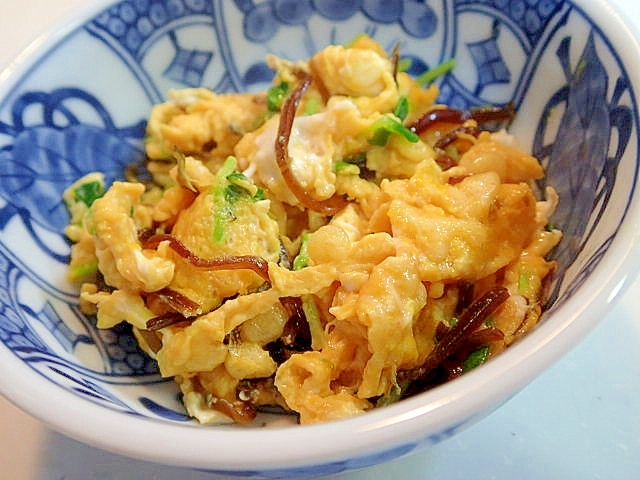 豆苗と昆布の佃煮と天かすの卵炒め