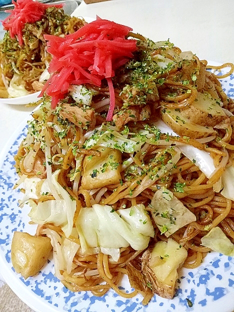 食べ応えあり！ じゃが豚ソース焼きそば