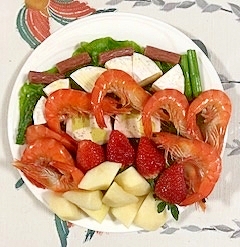 カマンベールチーズ いちご 海老のおつまみサラダ レシピ 作り方 By 2727椿 楽天レシピ