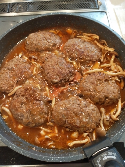 挽き肉とケチャップで簡単煮込みハンバーグ♪