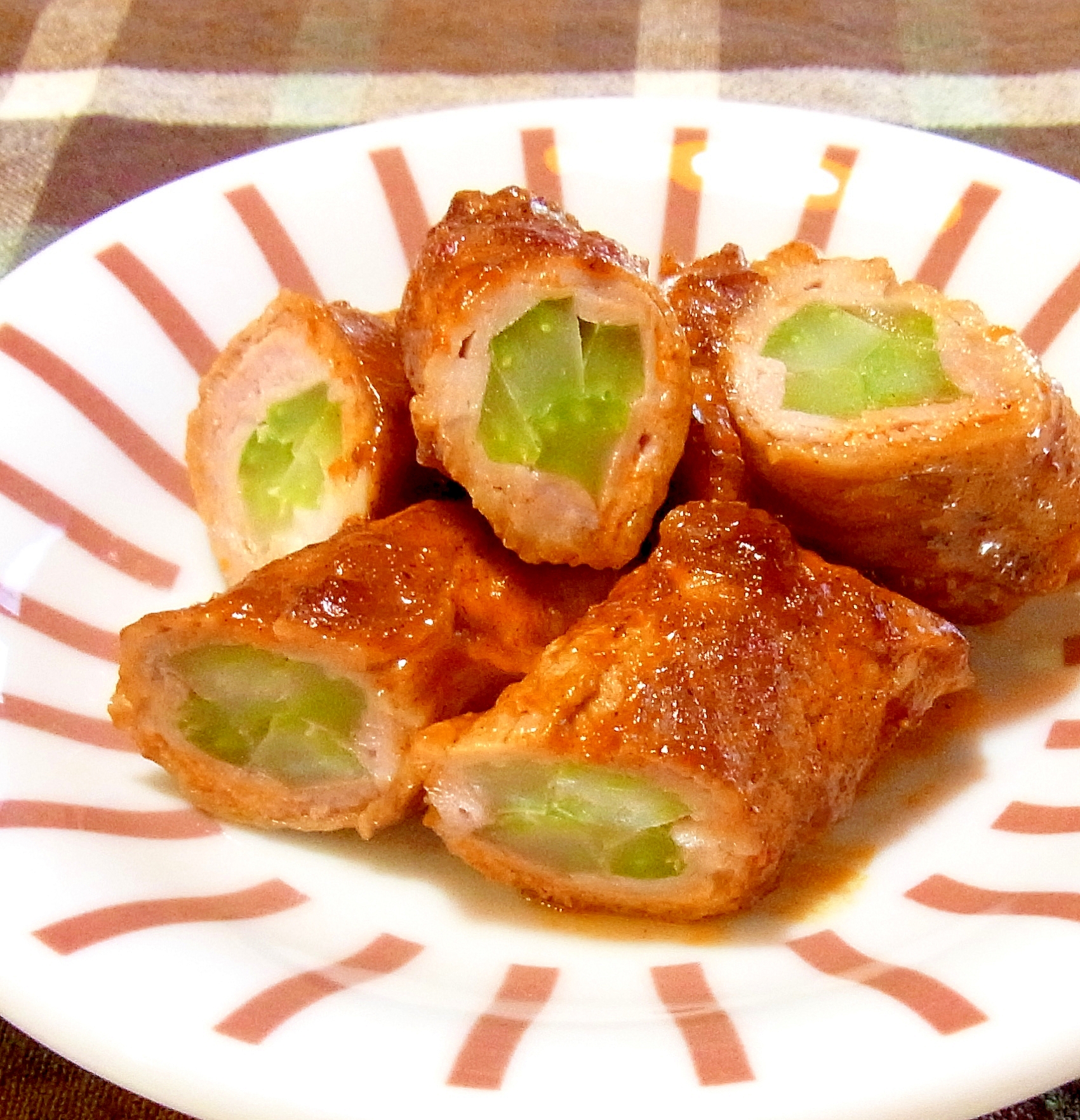 お弁当に セロリの肉巻き ピリ辛ケチャップ焼き レシピ 作り方 By メリッコ 楽天レシピ お弁当に セロリの肉巻き ピリ辛ケチャップ焼き レシピ 作り方 By メリッコ 楽天レシピ