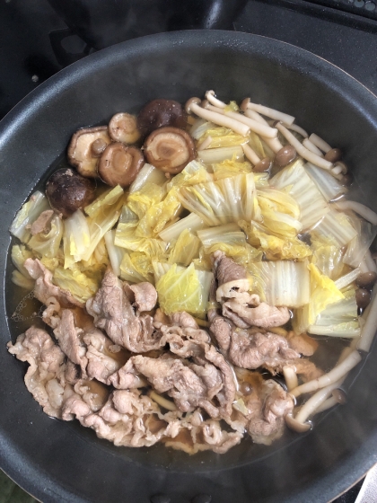 白菜と糸こんにゃくですき焼き風煮込み