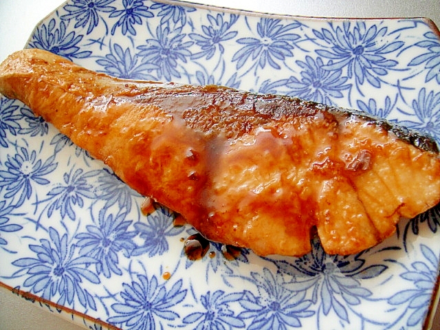 ソース風味・鰤の照り焼き