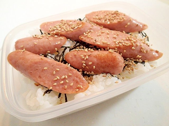 お弁当　刻み海苔と素揚げ魚肉ソーセージのご飯