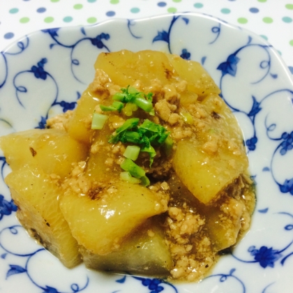 こんばんは〜早速作ってみました。
鶏のミンチに味が付いているので ホント それは
それは 簡単に出来ました。
もう一品 有りますよ〜おごちそう様♡