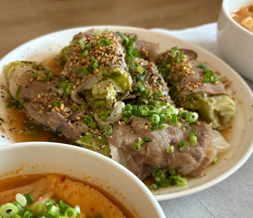 レンジで簡単♡豚巻きレタスの旨ぽん蒸し