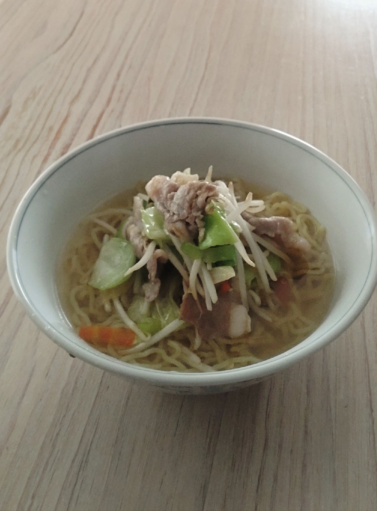 野菜たっぷりラーメン