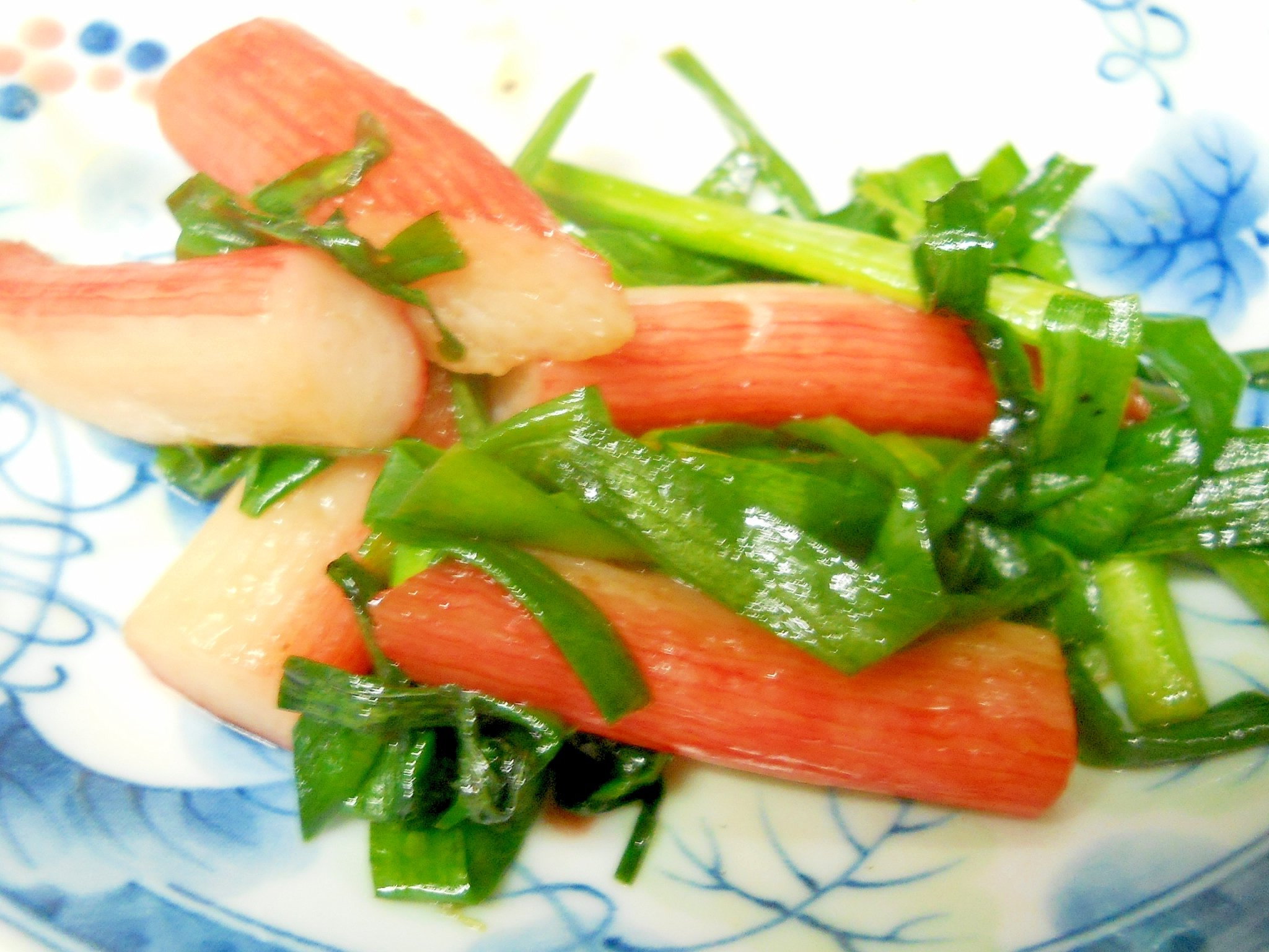 ニラとカニカマのごま油炒め