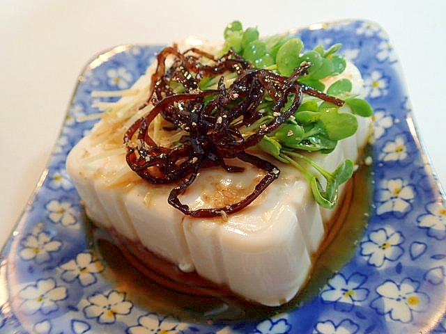 麺つゆ/すり胡麻で　かいわれ大根と昆布佃煮の冷奴