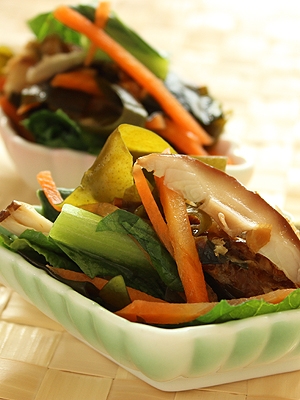 有機野菜とわかめのかつお節ジンジャーマリネ