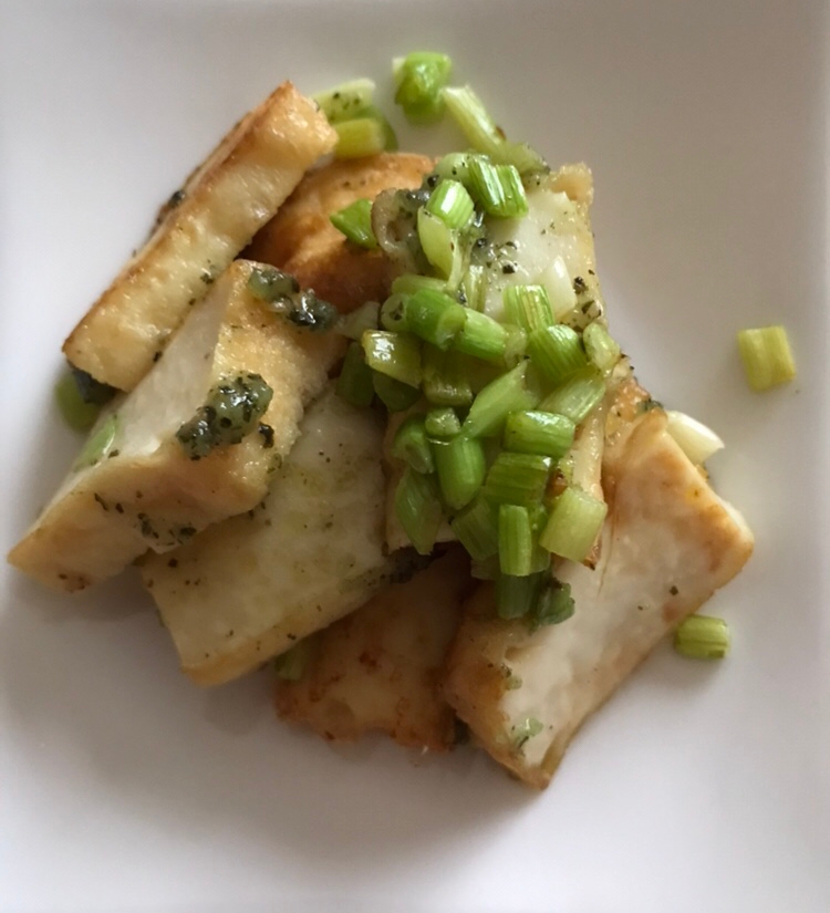 厚揚げとネギの刻み青じそ炒め