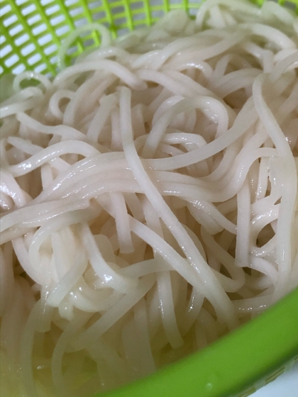 １Ｌのタッパーで冷麦や素麺　レンジで茹でられます！