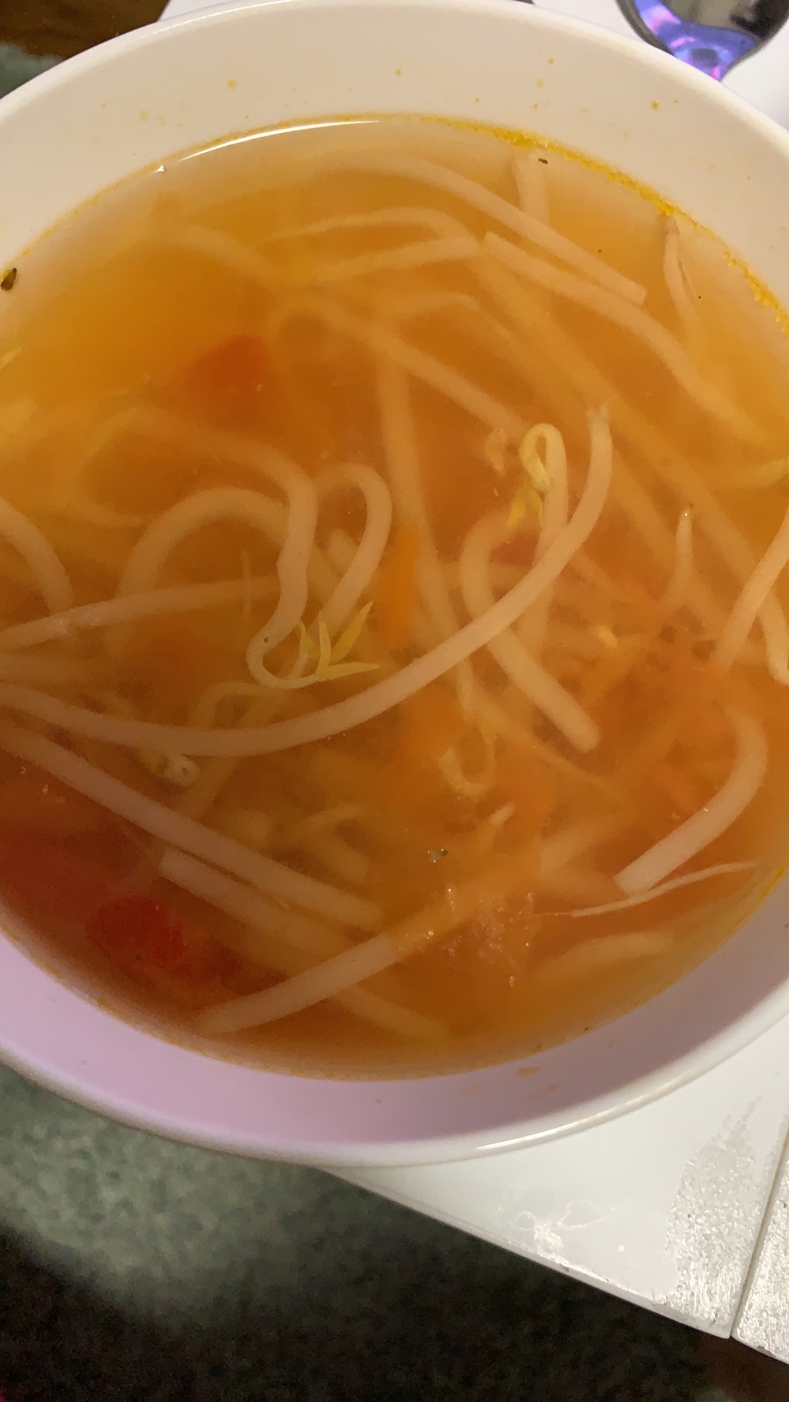 節約レシピ！もやしとトマトのコンソメスープ