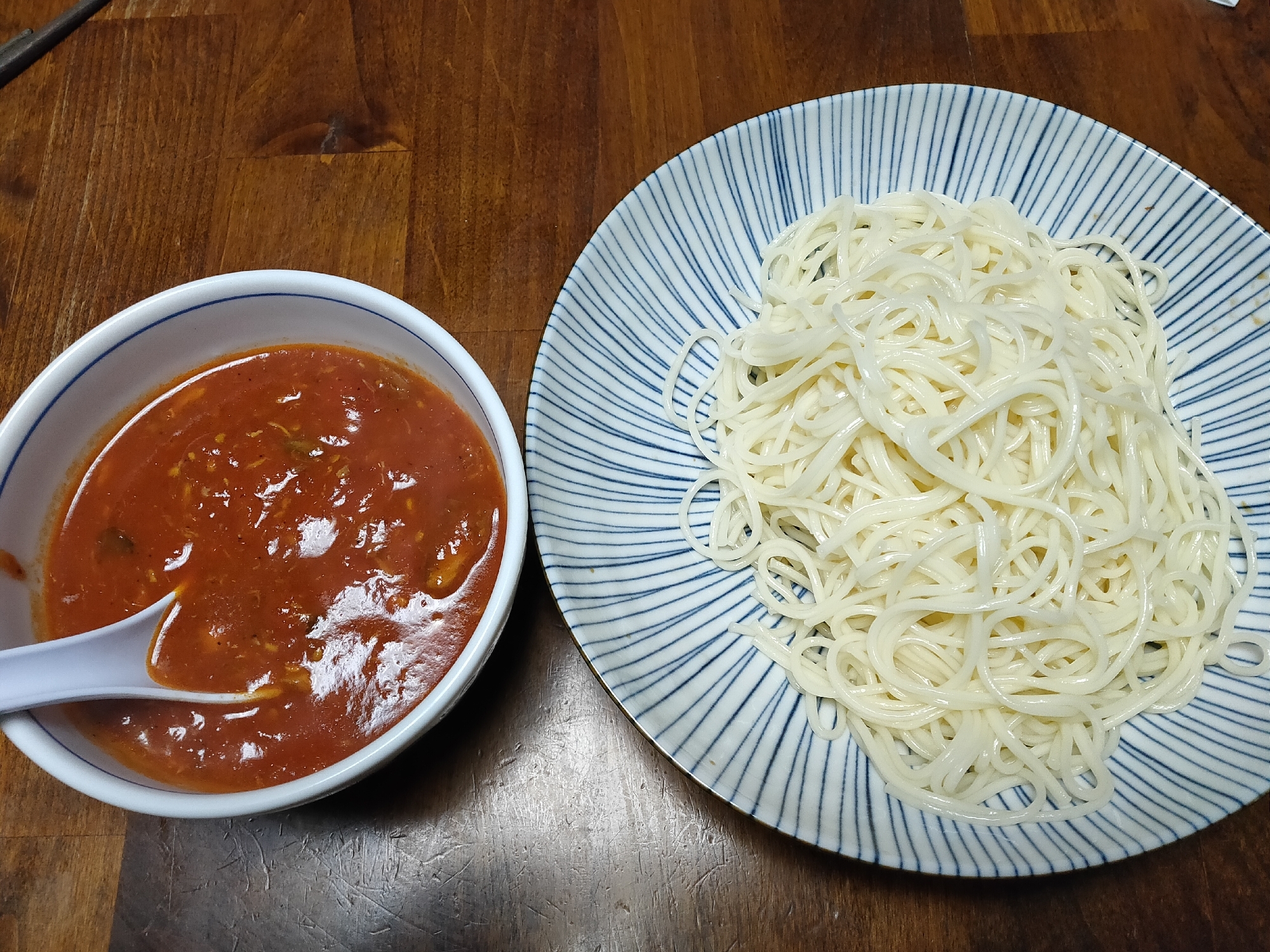 サバ缶トマトソースでつけ素麺！