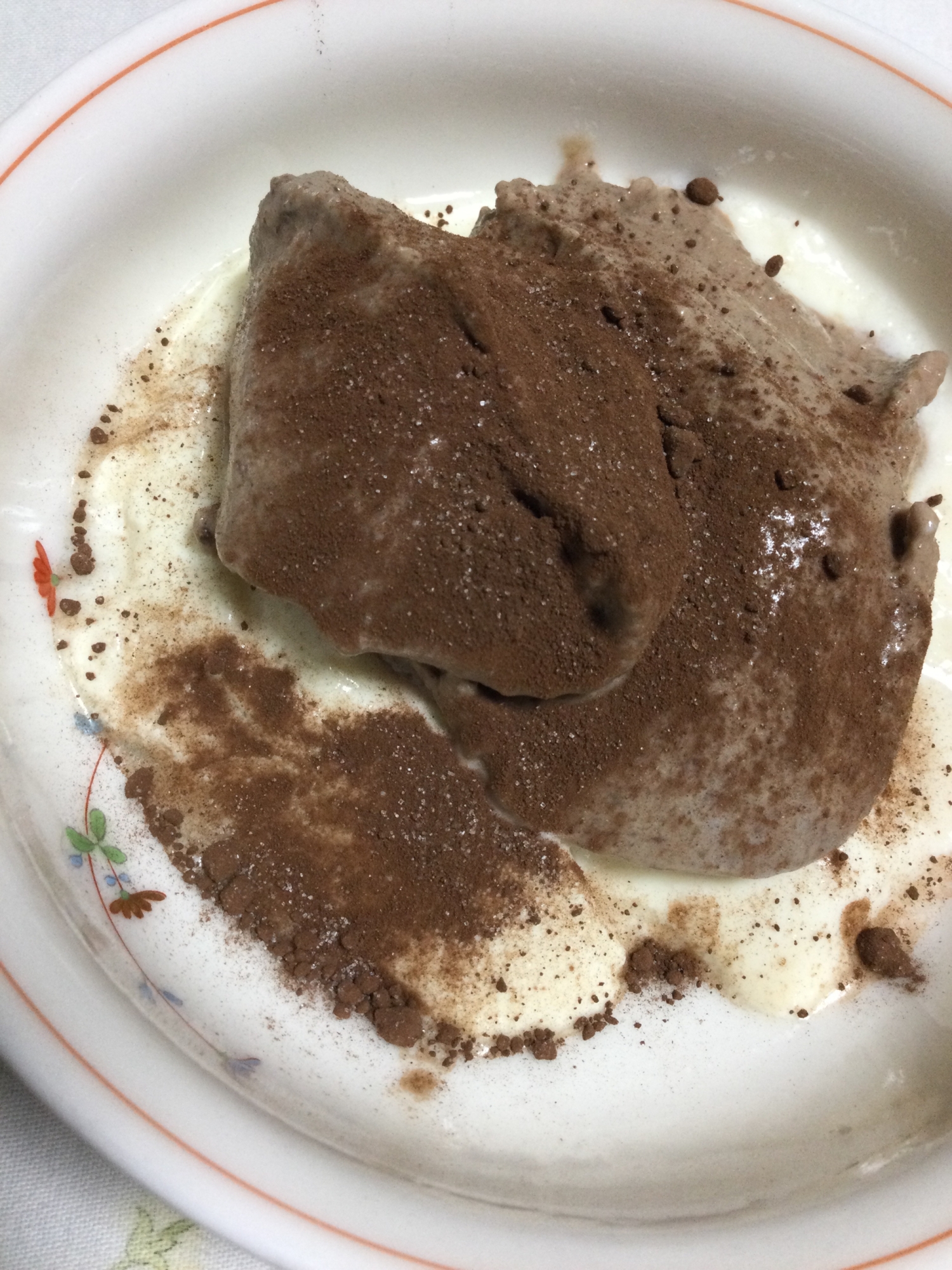 カフェオレのアイスクリームと豆乳ヨーグルト