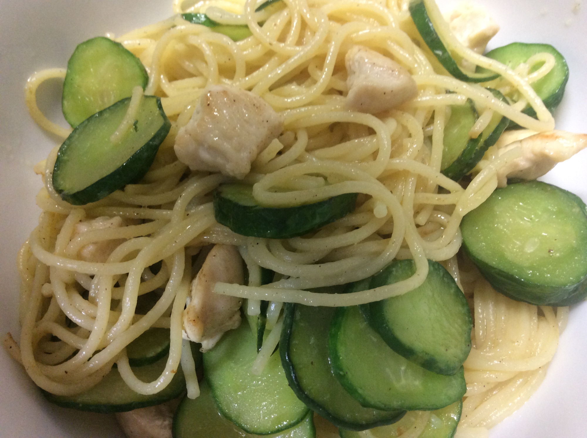 鶏肉ときゅうりのマヨネーズパスタ炒め