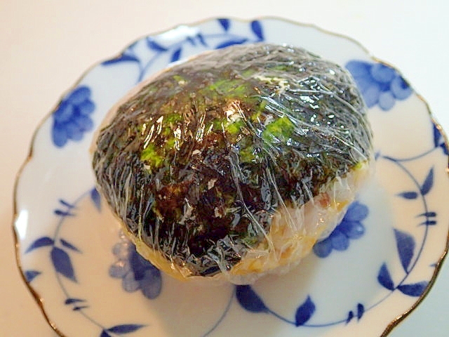 炒り卵の韓国海苔巻きおにぎり